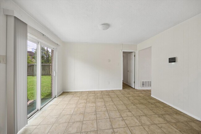 Foto del edificio - 12639 Chiswick Rd