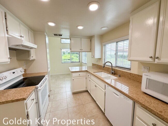 Building Photo - End-unit condo in the Villas of Calavera H...