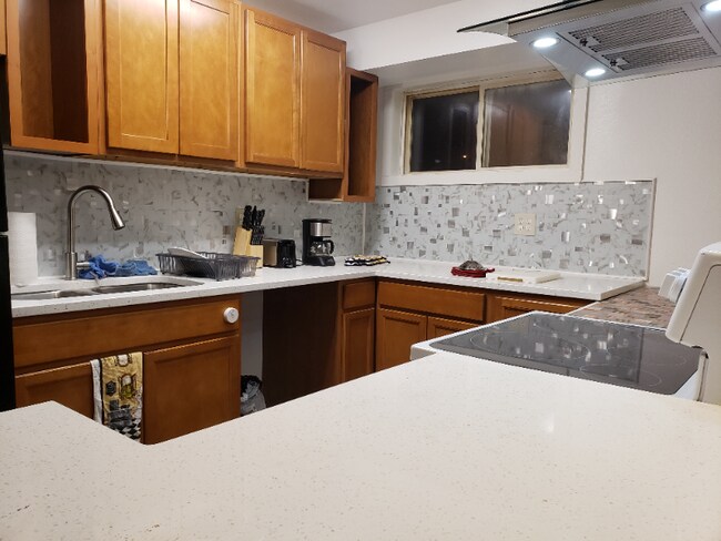 Foto del edificio - 825 Tilden Ave