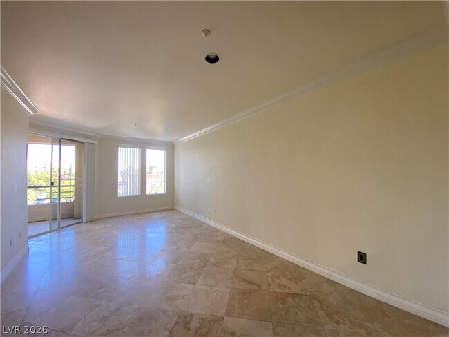 Foto del edificio - 270 E Flamingo Rd