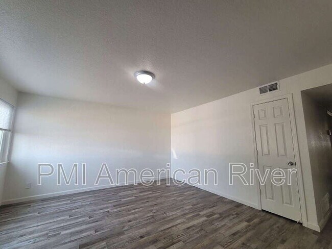 Foto del edificio - 7147 Bacchini Ave