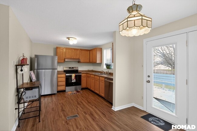 Foto del edificio - 603 Dellinger Dr