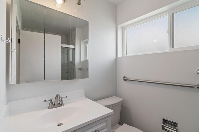 Building Photo - 1159 300 W