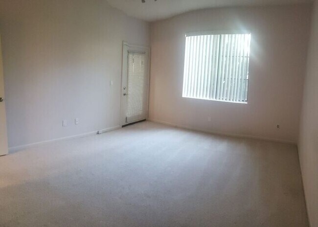 Foto del edificio - TANAMERA CONDOMINIUMS 1 bed 1 bath 1 car g...