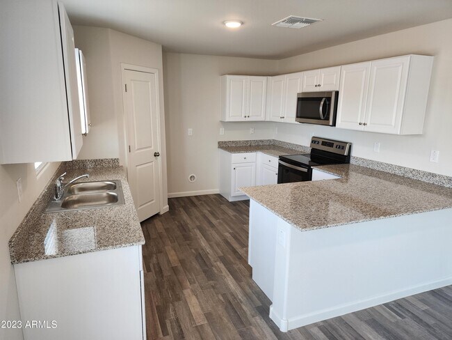 Building Photo - 9381 Collis Pl