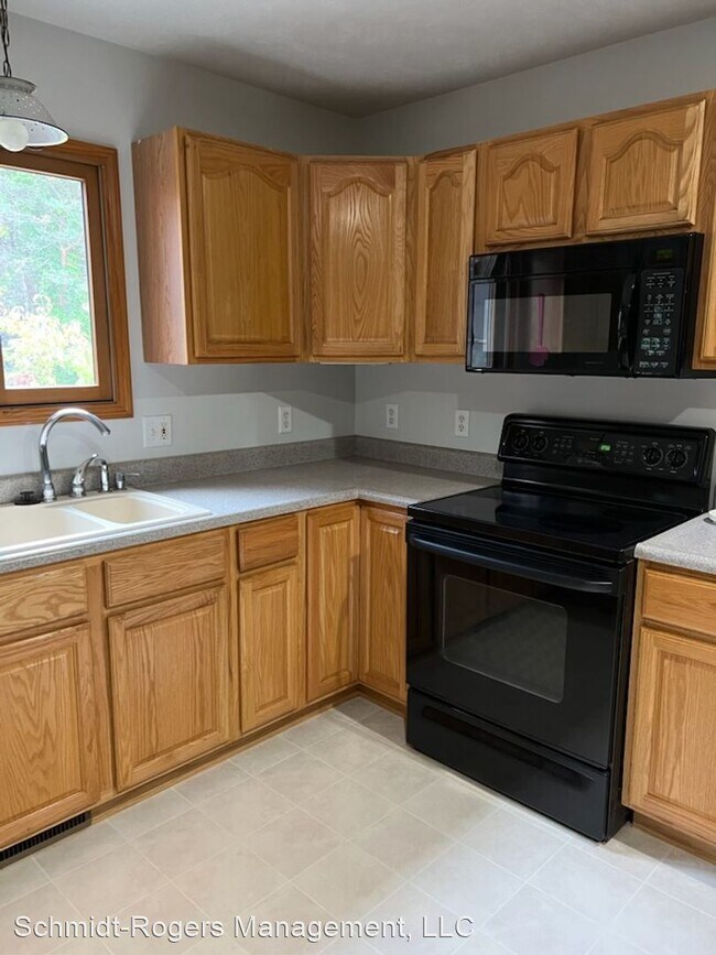 Building Photo - 3 br, 2 bath House - 3465 E County Line Road