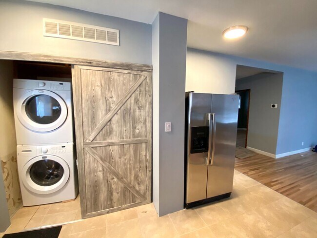 Building Photo - Updated 2 Bedroom House in North Moorhead!