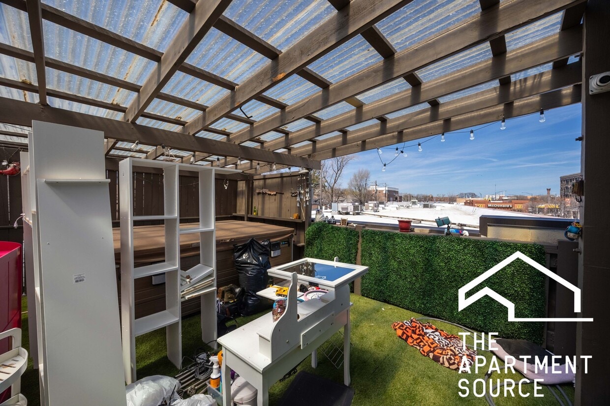 Building Photo - 6712 N Clark St