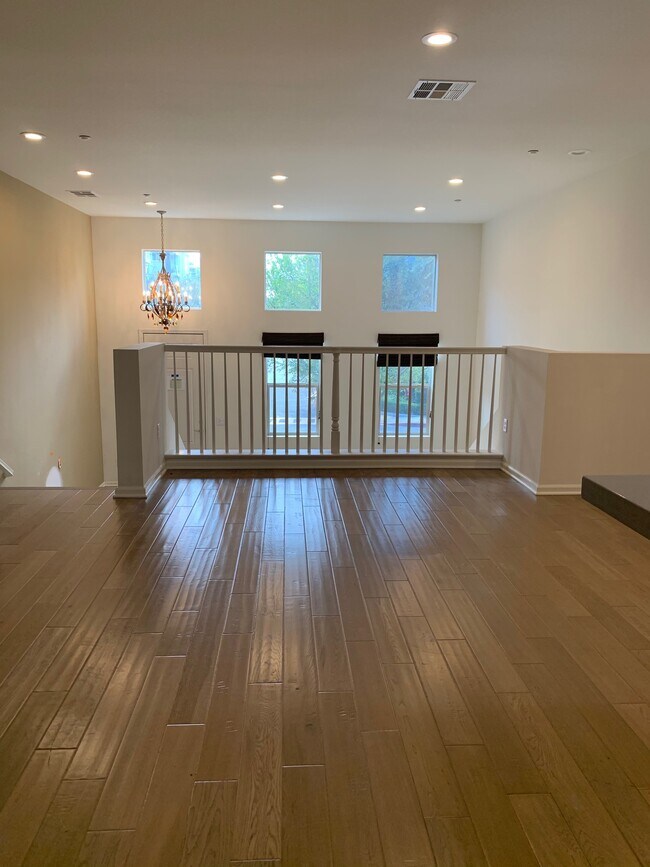 Building Photo - 5537 Strand