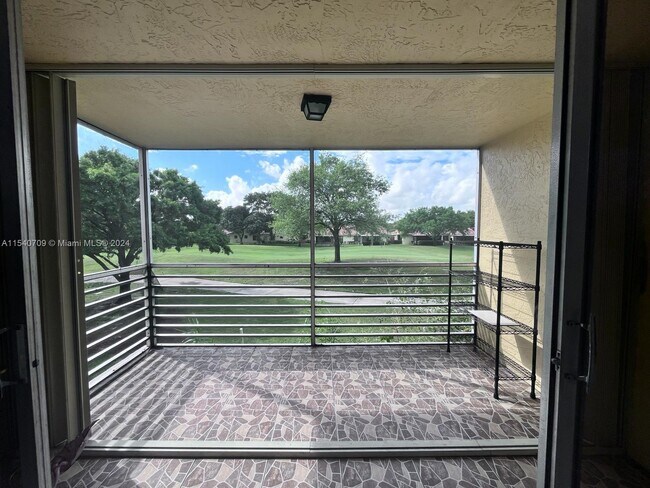 Building Photo - 9520 Seagrape Dr