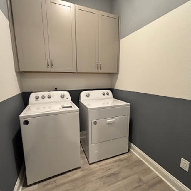 Building Photo - Senior Community! 2 Bed, 2 Bath Townhome. Lakefront view. Bonus Room, Patio, Garage, Pet Friendly...