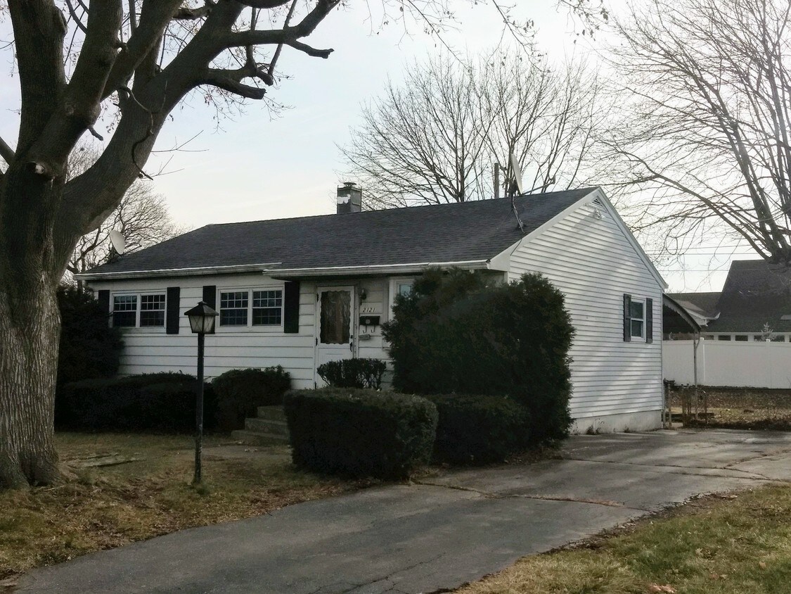 2121 Cypress Rd, Bethlehem, PA 18018 House Rental in Bethlehem, PA