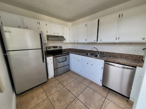 Foto del edificio - 9440 Live Oak Pl