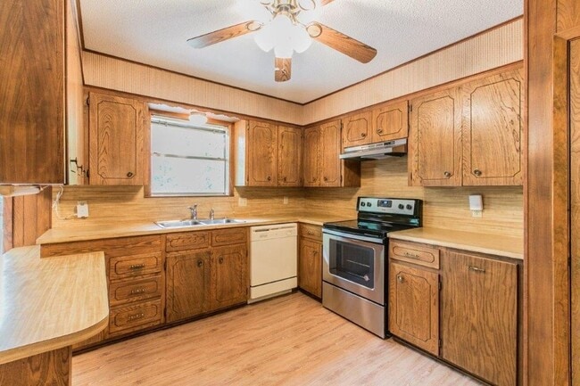 Foto del edificio - 3 BEDROOM, NORTH BELTON