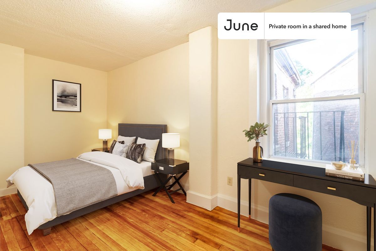 Private bedroom in 3 bed/1 bath Home - Private bedroom in 3 bed/1 bath Home