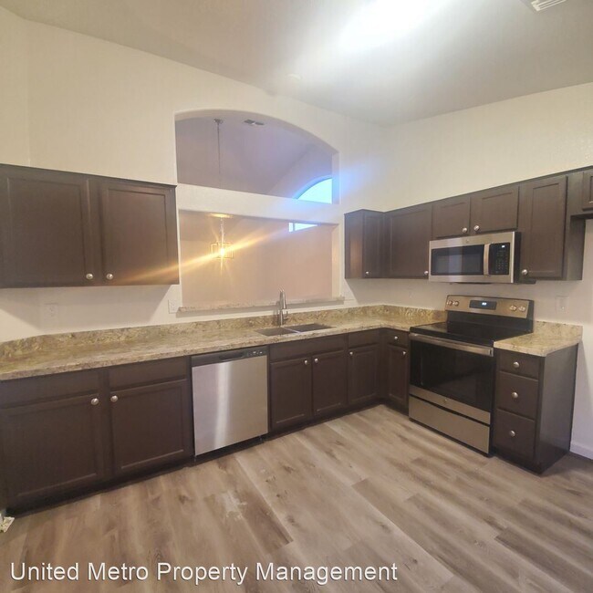 Building Photo - 3 br, 2 bath House - 8201 N. 111th Lane