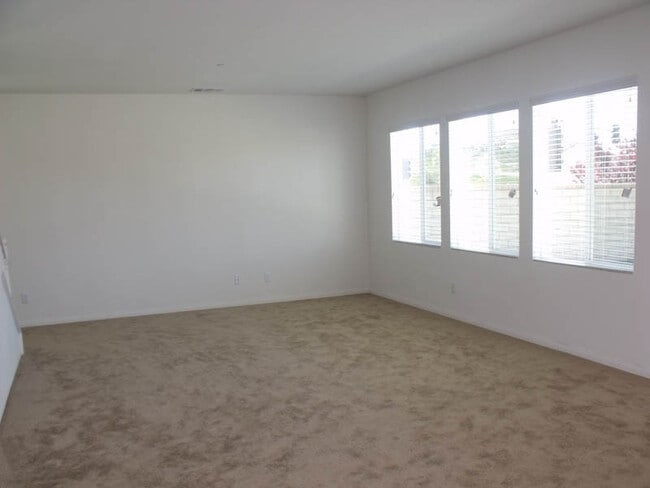 Foto del edificio - Echo Point Single Family Home for Rent in Saugus on Christopher Lane!