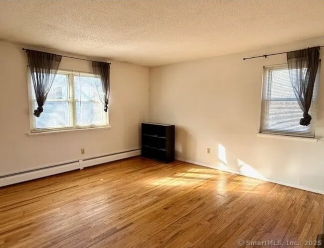 Building Photo - 482 Oak Ave
