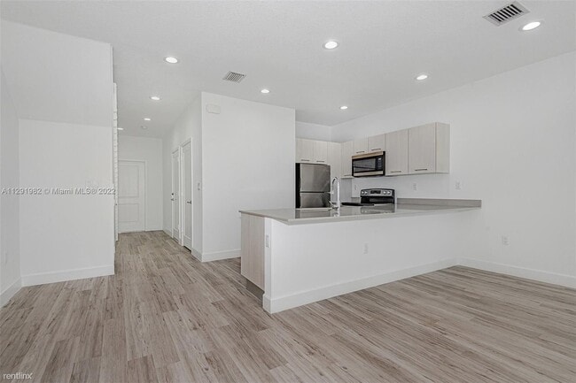 Building Photo - 3 br, 2.5 bath House - 1327 NW 27th Avenue