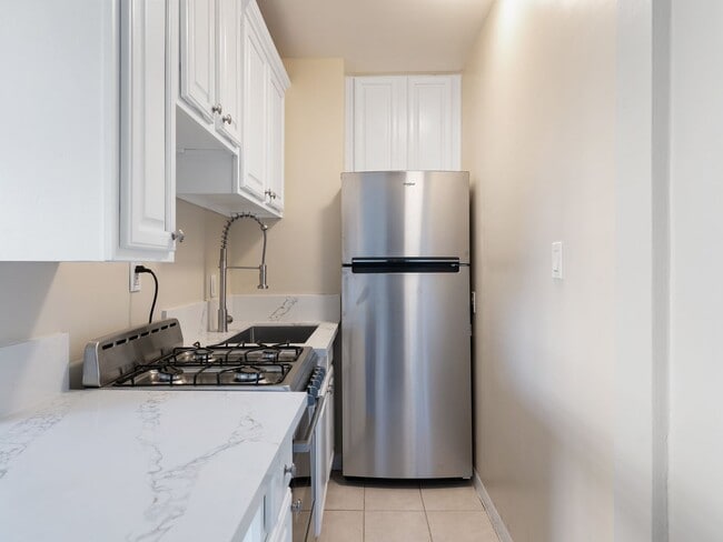 Building Photo - 1620 E Appleton St