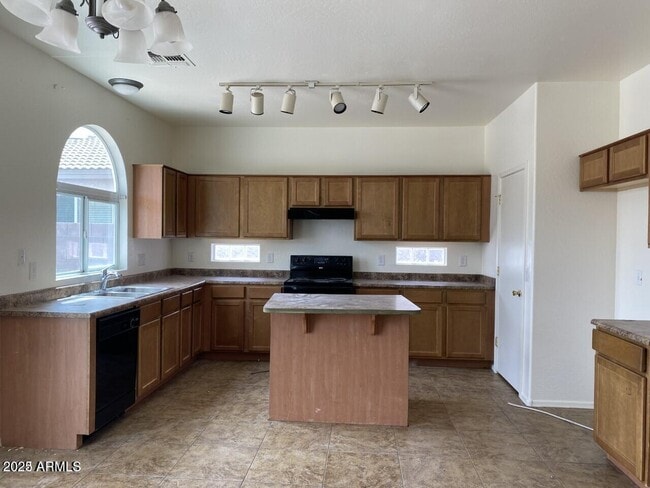 Building Photo - 17373 N Costa Brava Ave
