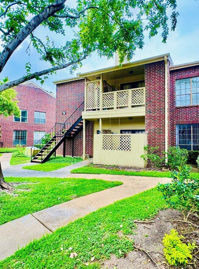Building Photo - 8055 Cambridge St