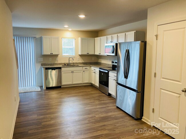 Building Photo - 107 Villa Ln