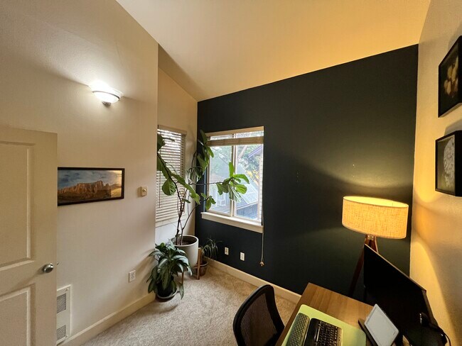 Foto del edificio - 3816 Winslow Pl N