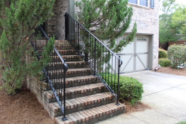 Building Photo - 3889 Fairhill Point