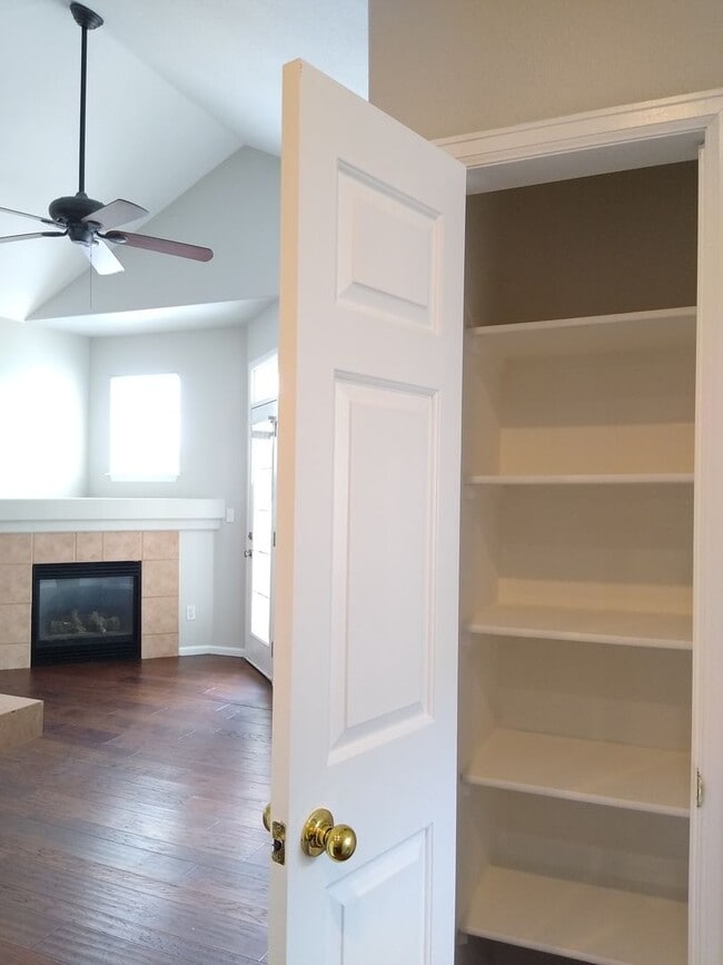 Foto del edificio - Stunning Highlands Ranch Townhome