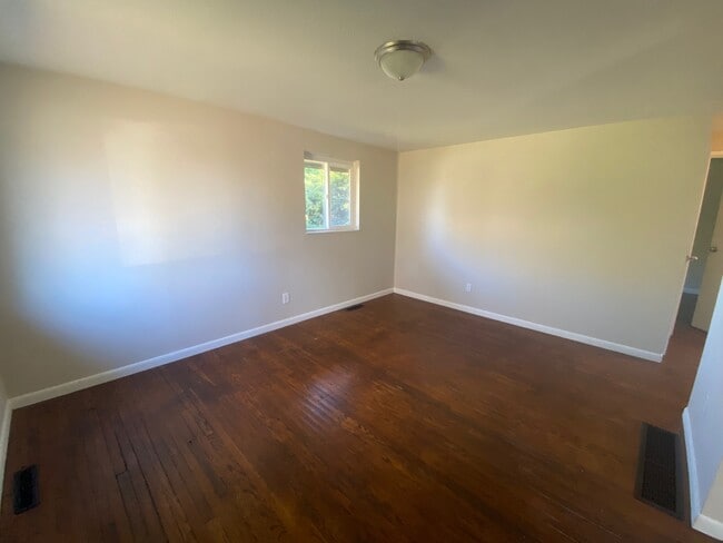 Building Photo - 6188 Sunderland Dr
