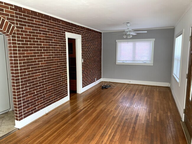 Foto del edificio - 624 W Lexington Dr