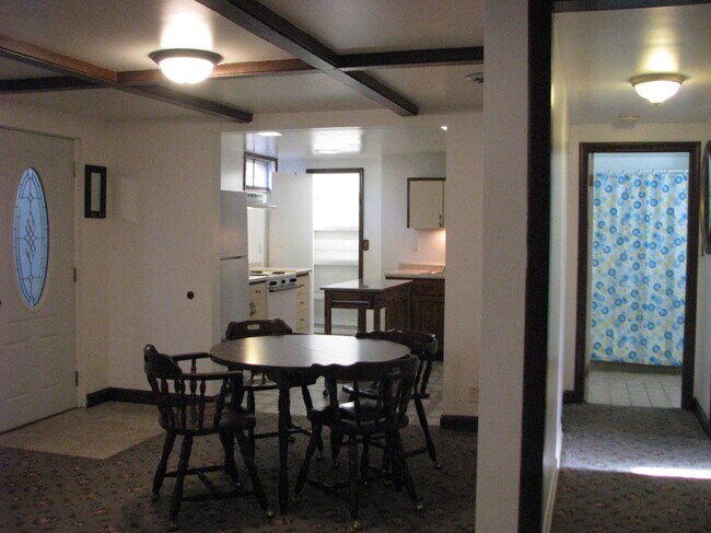 Entry, Dining Area, Kitchen - 10640 W M Ave