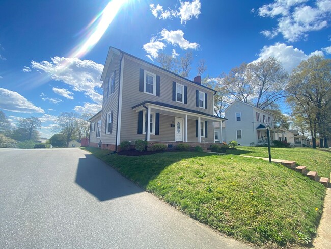 Foto del edificio - Beautiful 3 Bed 3.5 Bath House