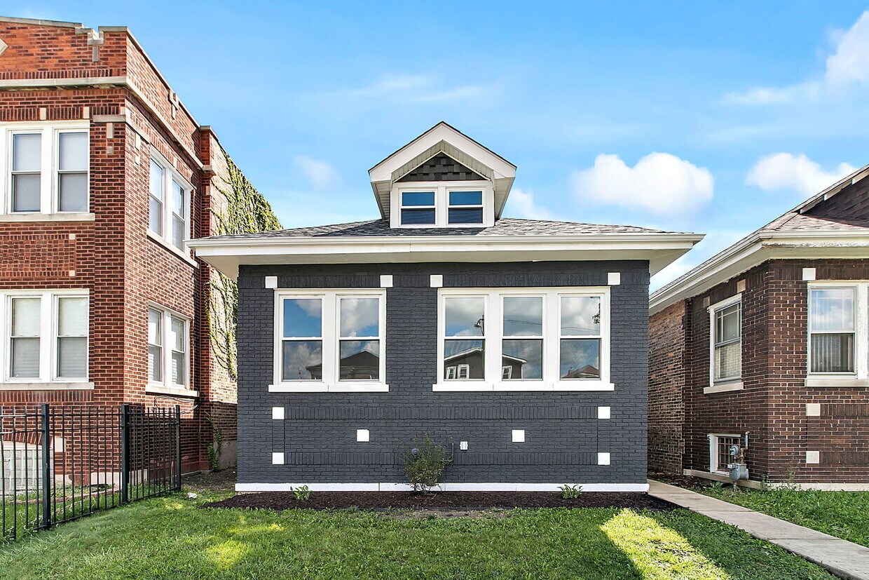 Primary Photo - 8409 S Throop St
