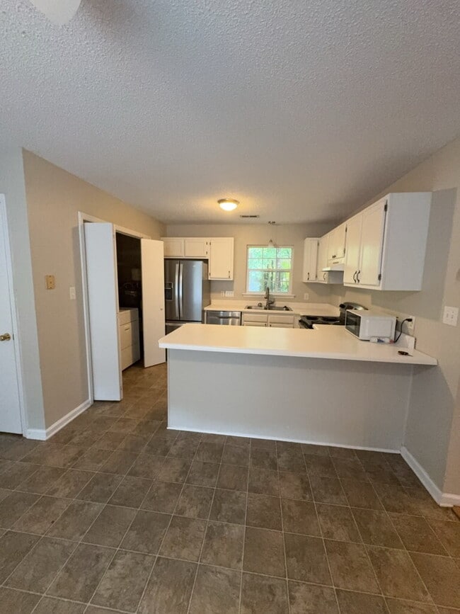 Building Photo - 121 Suffolk Cir