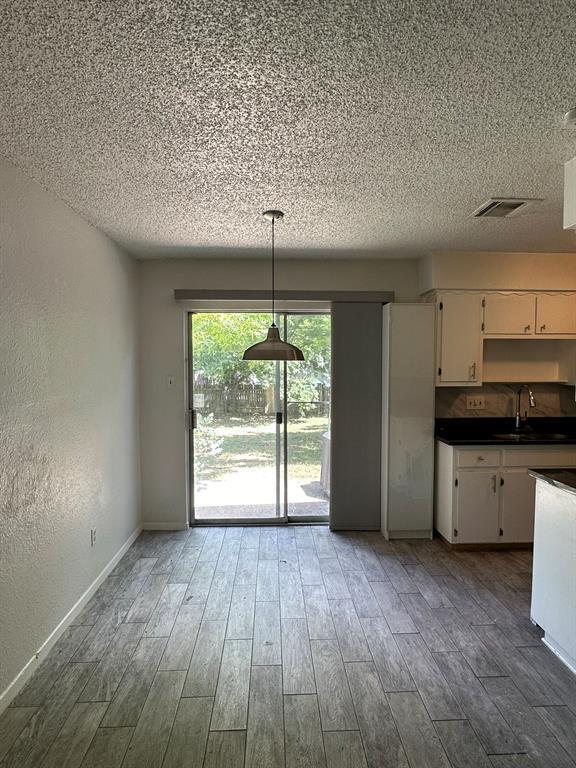 Foto del edificio - 7709 Meadowview Ln