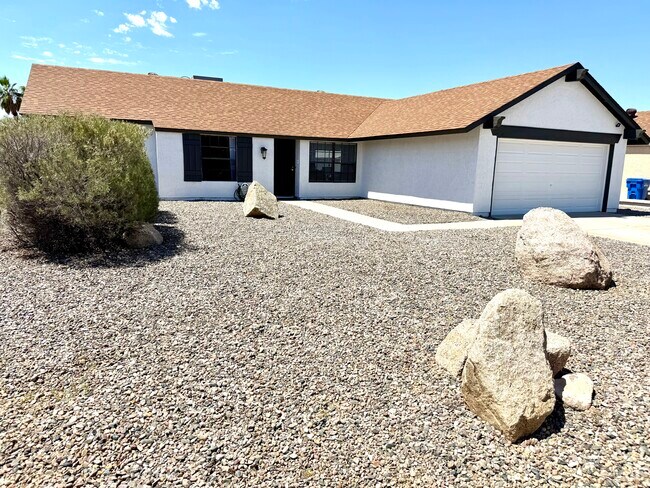 Building Photo - 1301 W Mohawk Ln