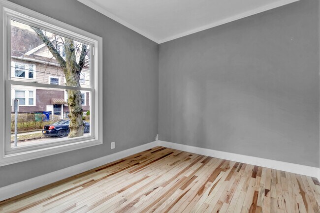 Foto del edificio - 76 Garner Ave