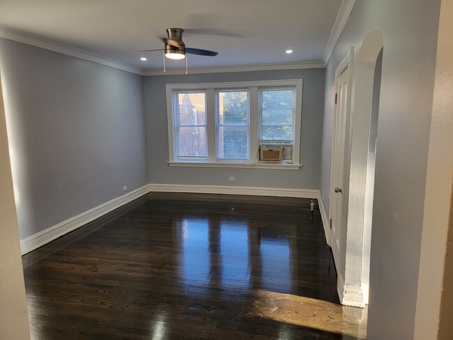 Living-room - 1746 W Albion Ave