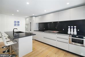 Building Photo - 1126 1/2 Lombard St