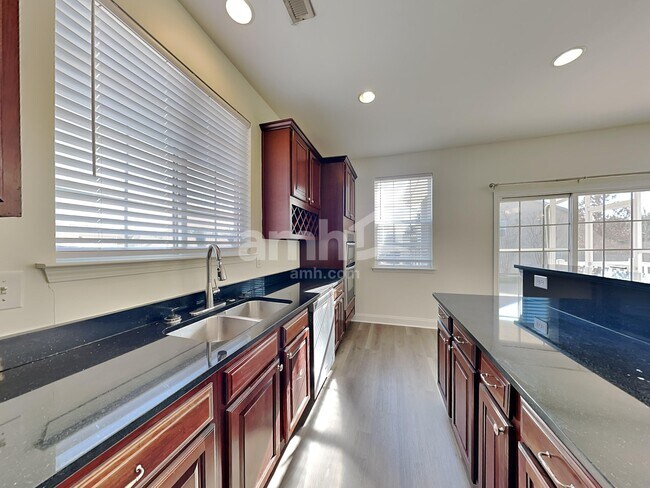 Foto del edificio - 203 Reedy River Ct