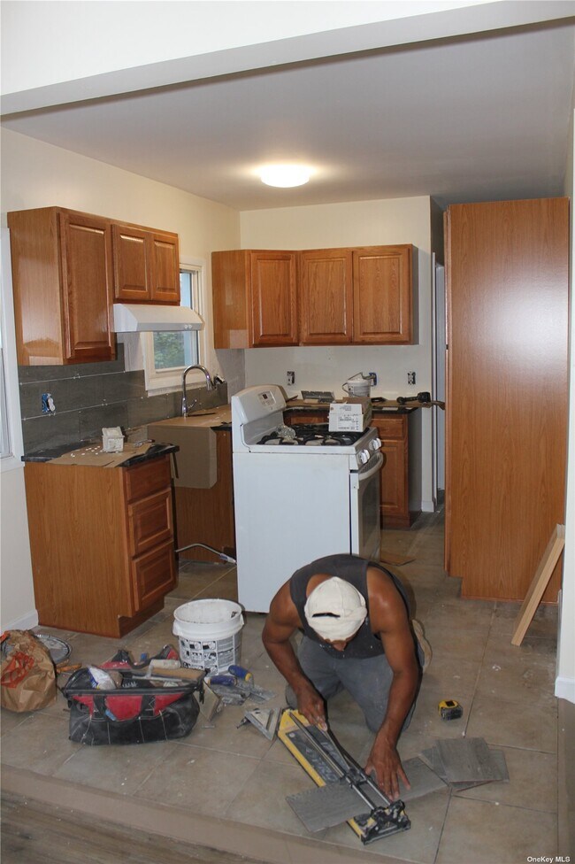 Building Photo - 9 Elm Ave