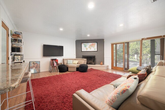 Foto del edificio - Rarely available gem now available in Bankers Hill - 1bed/1bath!