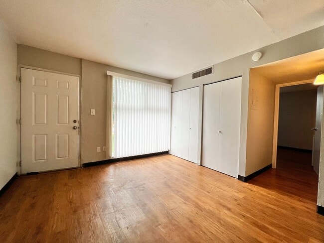 Building Photo - NShields632 (KC-LN-KB)