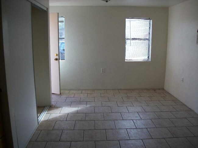 Building Photo - 1120 W Delaware St
