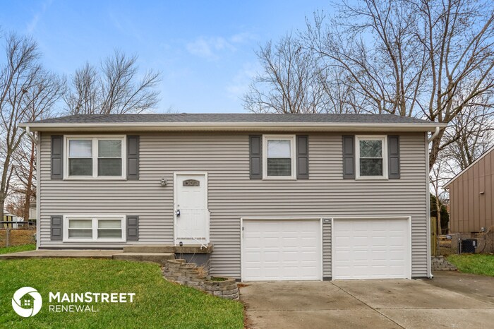 Primary Photo - 19300 E 5th Terrace Ct N