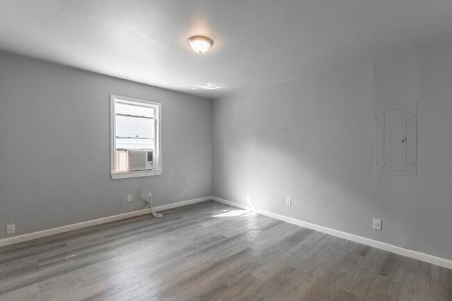 Photo - 1812 E 13th St Apartment