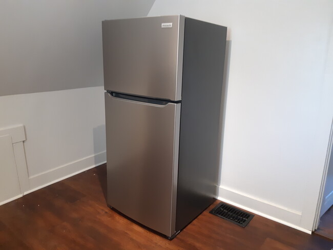 new refrigerator - 914 Lafayette Ave