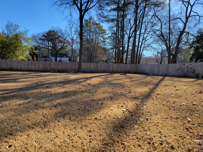 Foto del edificio - 1102 Greenbriar Cir